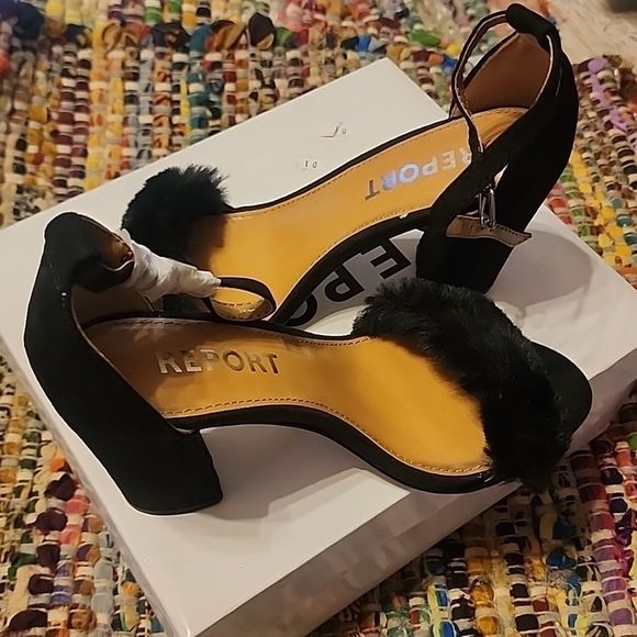 NiB Report Fuzzy Faux Fur Black Heels Sandals Mirren - Picture 1 of 3